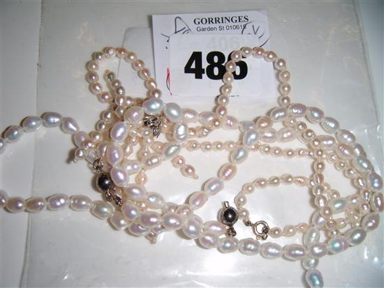 2 cultured pearl necklaces and a bracelet